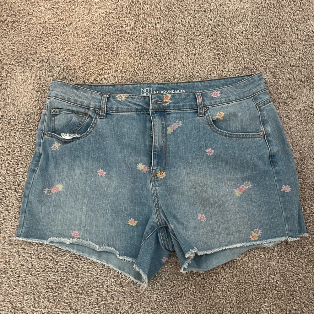 DENIM CUTE SHORTS